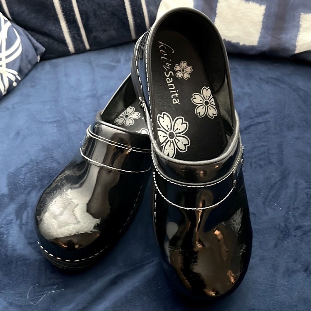 Gently used patent leather clogs!